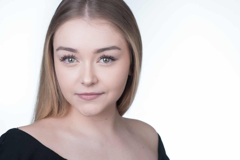 girl headshot in ottawa on white background Lebel-86.jpg